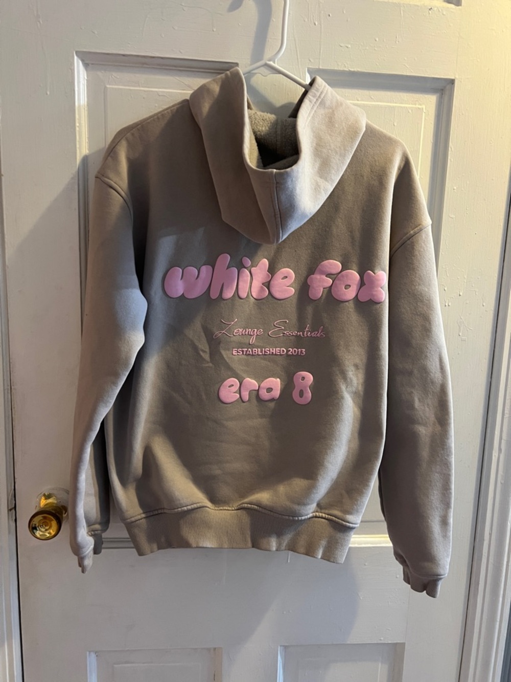 White Fox Lounge Essential Era 8 Mooncake and Pink Sweatshirt XS / S - Picture 6 of 7